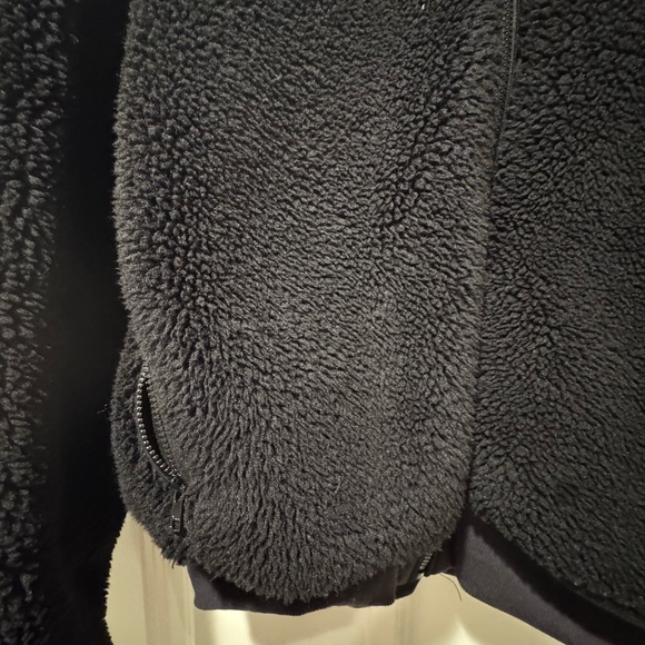 Women's Alo Black Fleece Foxy Jacket - Picture 4 of 10